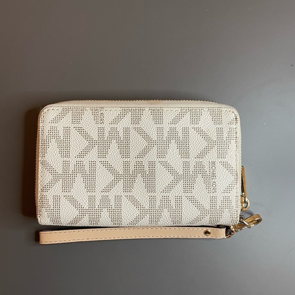 Michael Kors Wallet - Picture 2 of 3